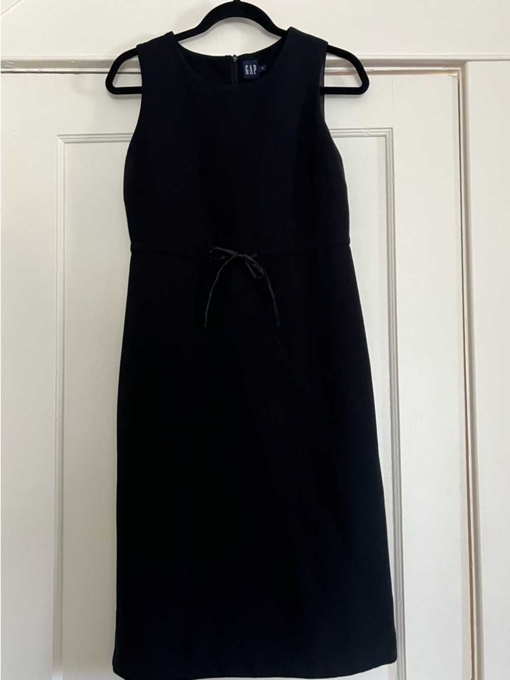 GAP Black Sleeveless Midi Sheath Dress with Waist Tie
